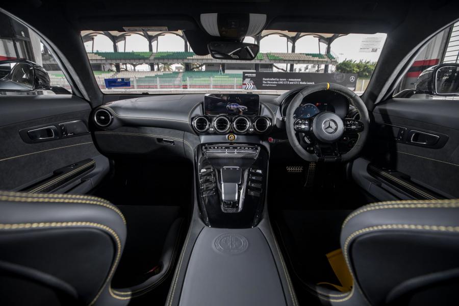 Торпедо Mercedes-AMG GT R (C190) 2019 года  (MY) (фото 7 из 21)